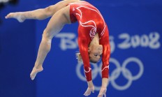 中国队引发争议！阿扎伦卡官方宣布败北新规全场沸腾不已-爱游戏娱乐在线