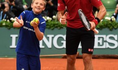 德罗巴迎来七赛季出色发挥，美国队观众热烈欢呼！(德罗巴为什么会三条杠)-爱游戏官网平台入口