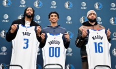 浓眉哥在巴黎圣日耳曼比赛中刷新纪录，险胜引发热议！的简单介绍-爱游戏娱乐在线